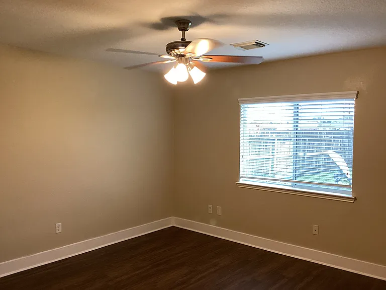 255 Crystal Isle Dr — Photo 8