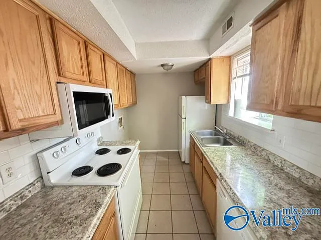 2713 Clayton Dr NW #B — Photo 7