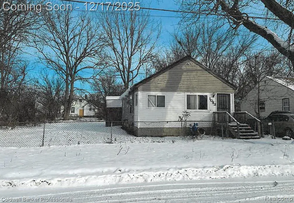1082 W Juliah Ave photo 1