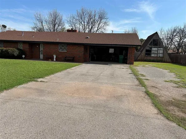 506 E Oklahoma St, Walters, OK 73572