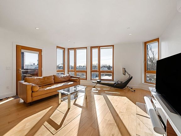 4th image of 240 Salem St #3B