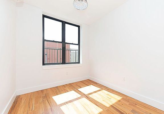 5th image of 700 Evergreen Ave APT 2L