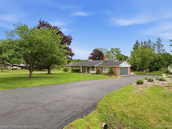 4th image of 436 Broadleaf Dr