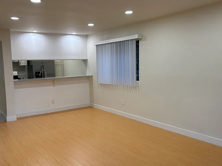 15113 Saticoy St #6 — Photo 1