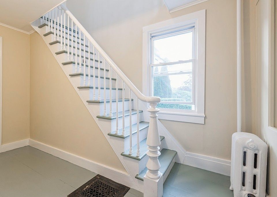 635 Main St, Greenport, NY 11944 Zillow