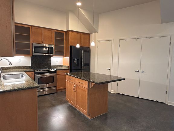 5th image of 594 Manzana Pl