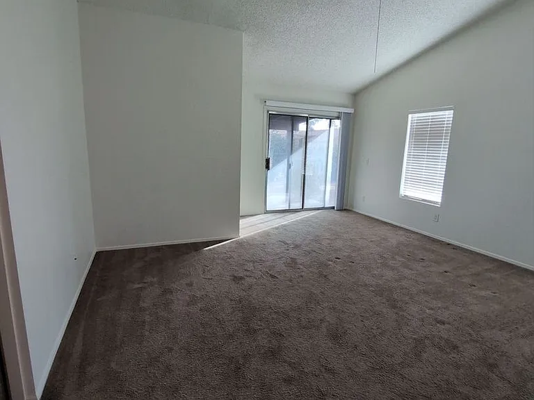 1207 E San Remo Ave — Photo 28