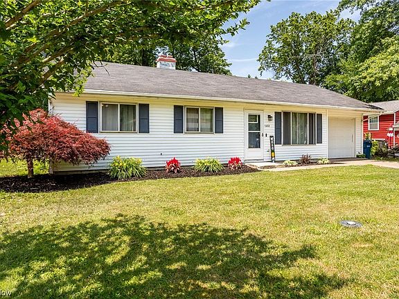 3rd image of 1032 Oakwood Dr