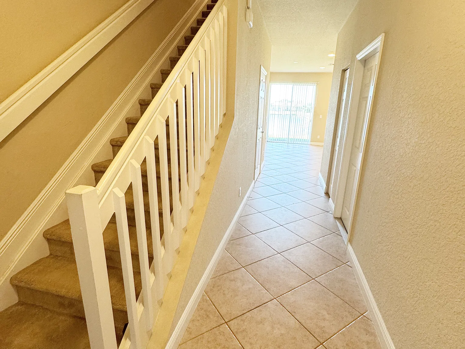 2 bed, 2.5 bath, 1364 sqft, $1,900 — Photo 2