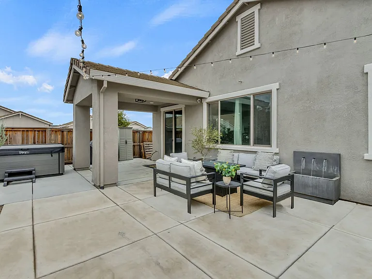 800 Daggerwing Ct — Photo 40