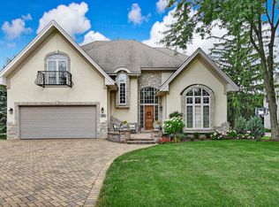 26 Ridgefield Ln, Willowbrook, IL 60527