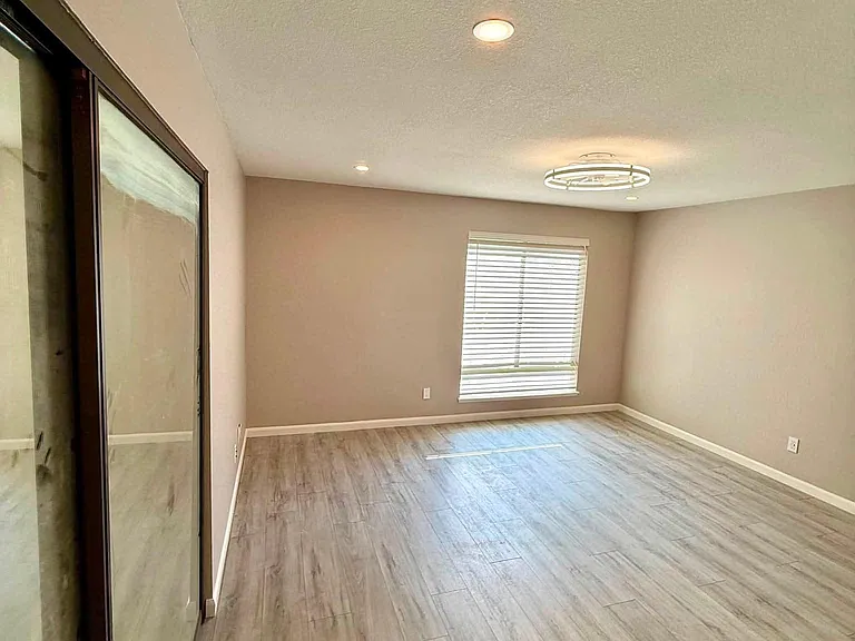 330 N Civic Dr #201 — Photo 9
