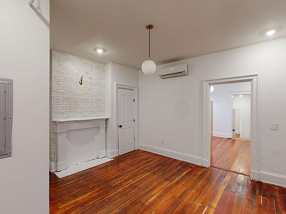 4th image of 1733 Elm St #3C