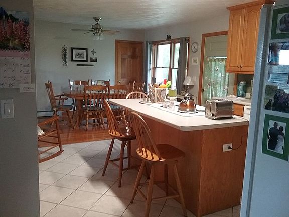 Kitchen / Dining Area
