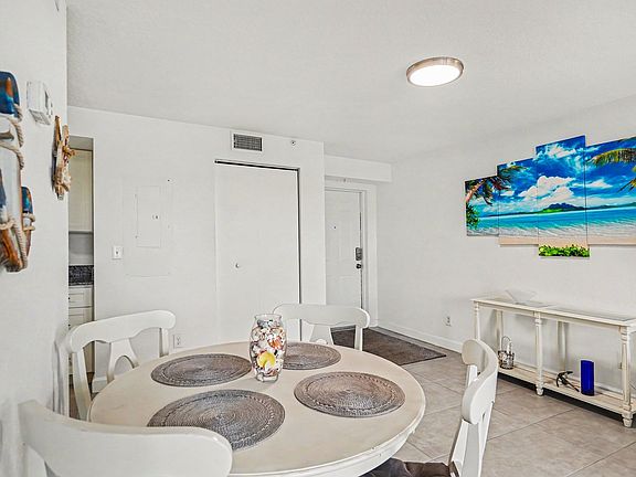 2nd image of 303 Audubon Dr #202