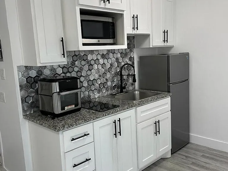1639 Madison St #5 — Photo 2