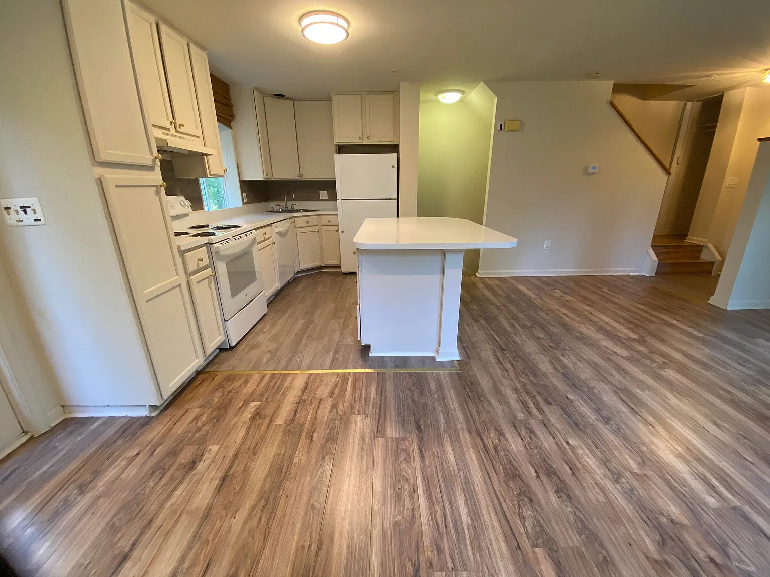 3 bed, 1800 sqft, $2,500 — Photo 3