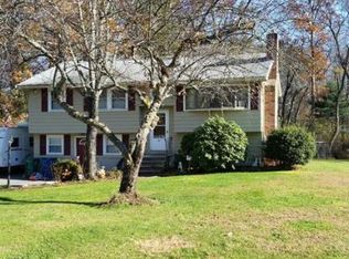 10 Arakelian Dr, Billerica, MA 01821