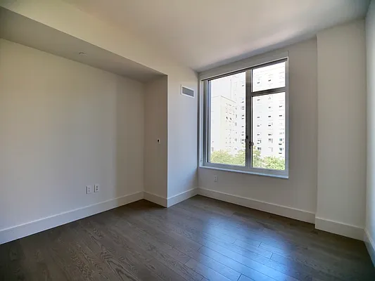 Rented by Extell Marketing Group LLC | media 34