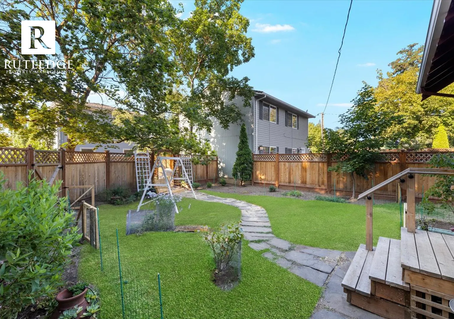 Charming Vintage 2 Bed / 1 Bath with Private Fenced Backyard ($500 OFF) — Photo 4