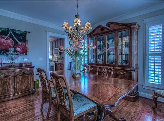 4th image of 112 Saint Giles Ct