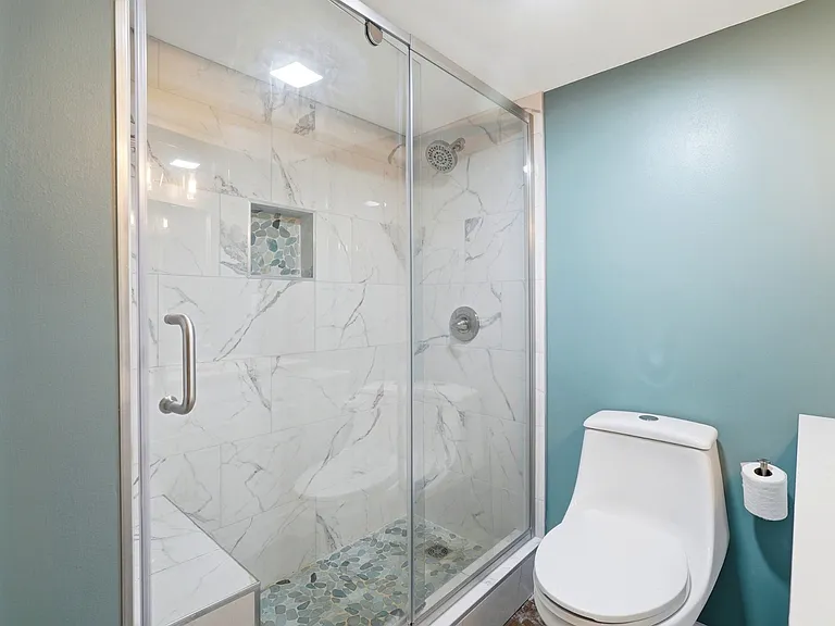527 Stevenson St — Photo 42