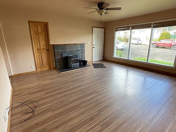 3rd image of 1820 Dogwood Ave