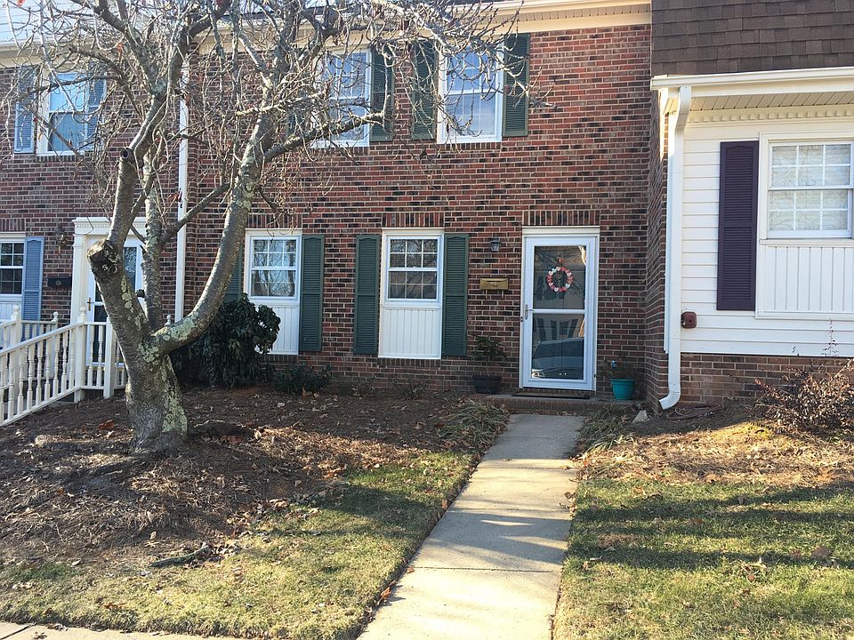 1st image of 3229 C Regents Park Ln