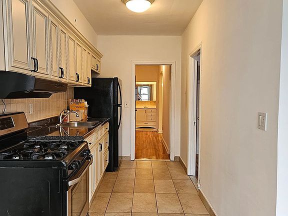 3rd image of 3244 43rd St #1