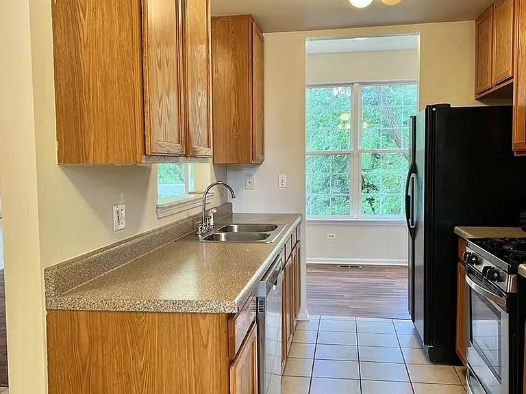 2841 White Thorn Cir — Photo 4