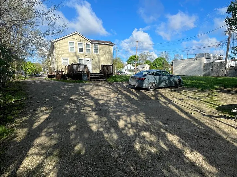 526 N Huron St — Photo 11