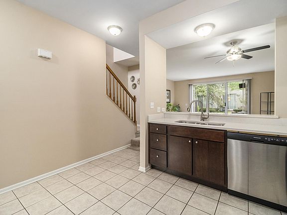 4th image of 2736 Odlum Dr
