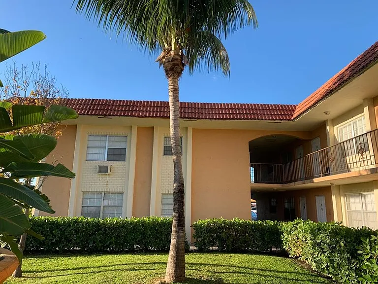 978 SW 10th Dr — Photo 12