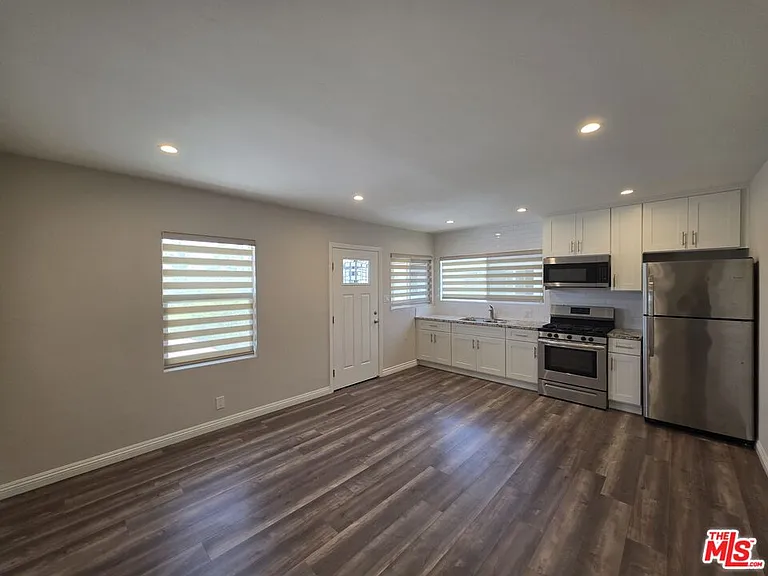 2012 S Holt Ave #2014 — Photo 2