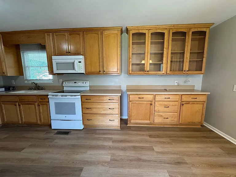 1419 Pearl Ave SW — Photo 2