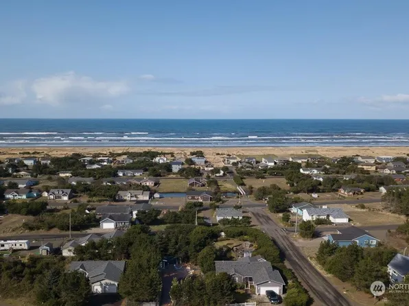 30708 K Place, Ocean Park, WA 98640
