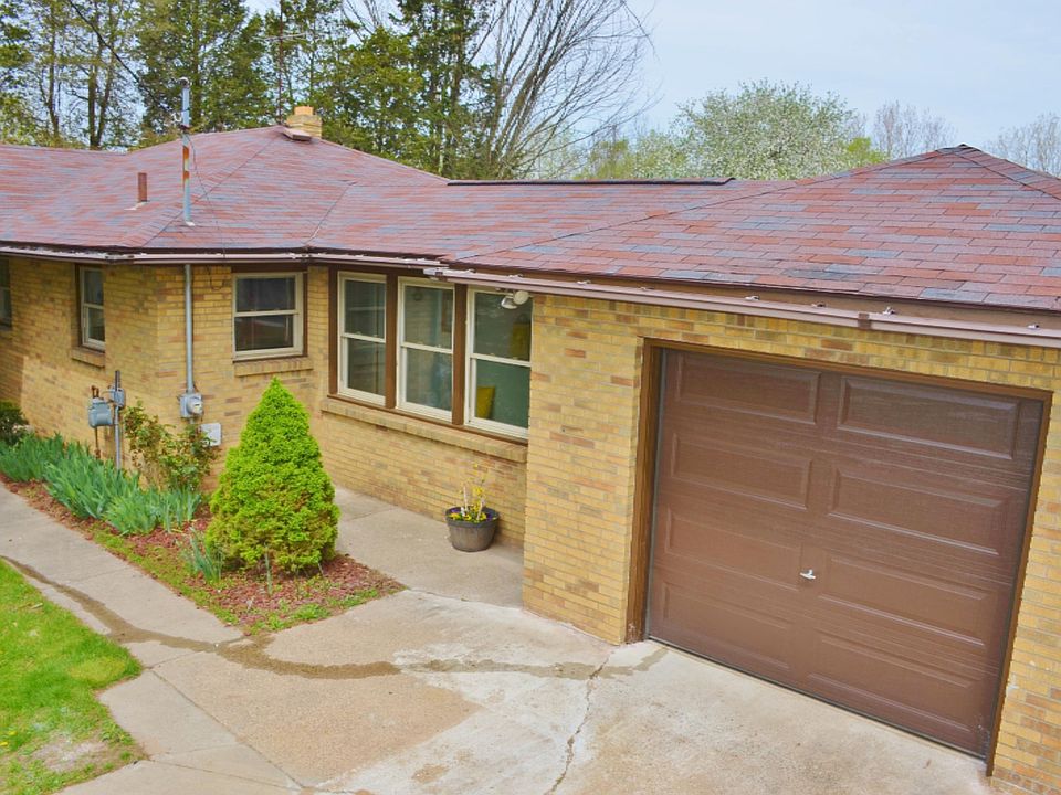 1st image of 1523 Lake Michigan Dr NW