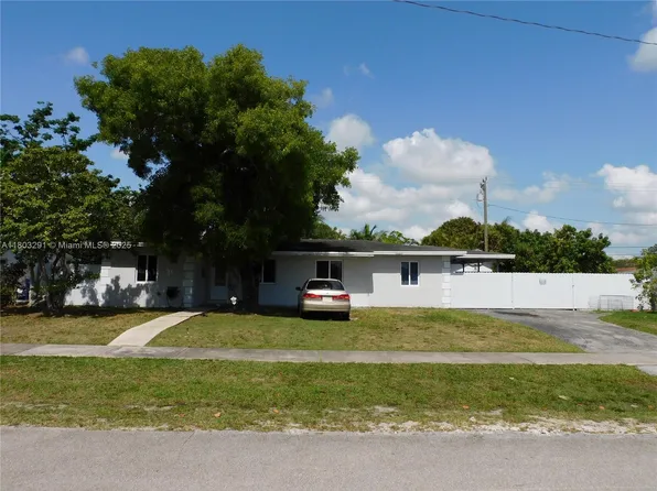 16020 SW 98th Ct, Miami, FL 33157
