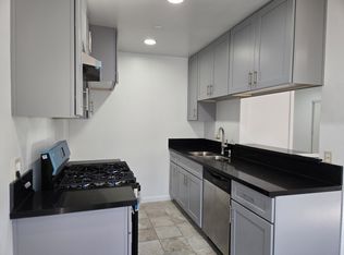 7525 Haskell Ave #211, Van Nuys, CA 91406