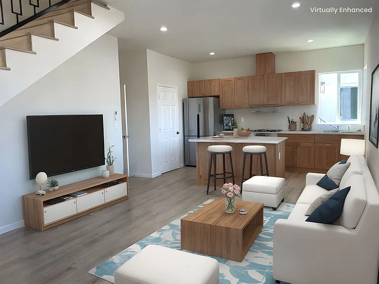 317 1/2 N Alvarado St — Photo 2