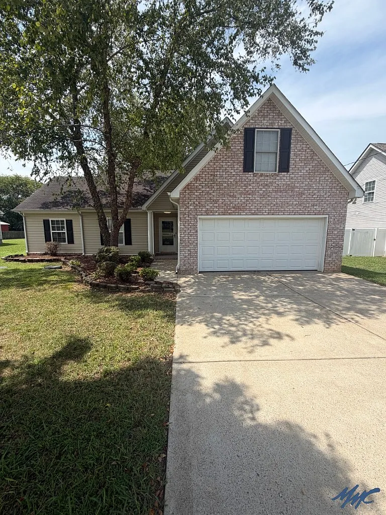 3 bed, 2.0 bath, 1624 sqft, $1,995 — Photo 1