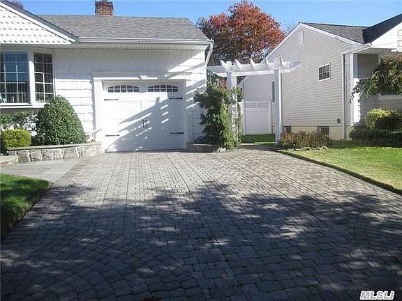 3rd image of 117 Atlantic Ave