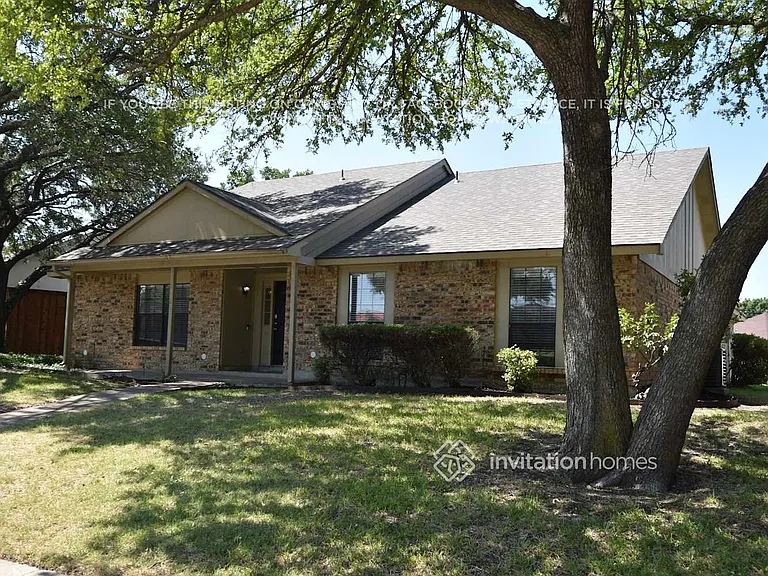 421 Kingsbridge Dr — Photo 2