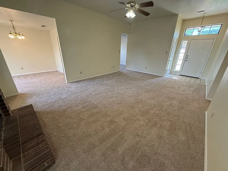 1815 Diana Ln — Photo 5