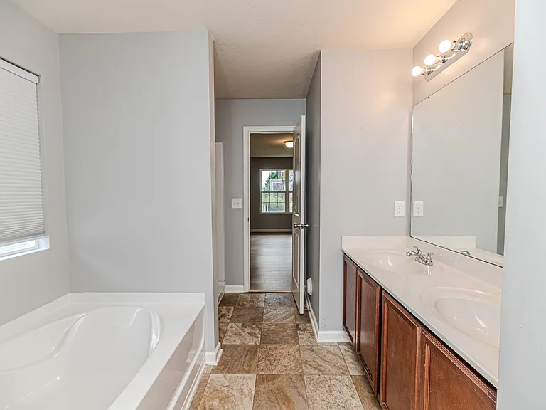 2441 Westgate Dr — Photo 14