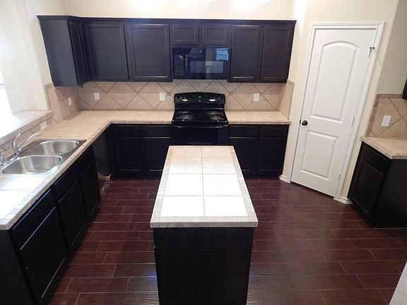 2nd image of 142 Creekside Villa Dr