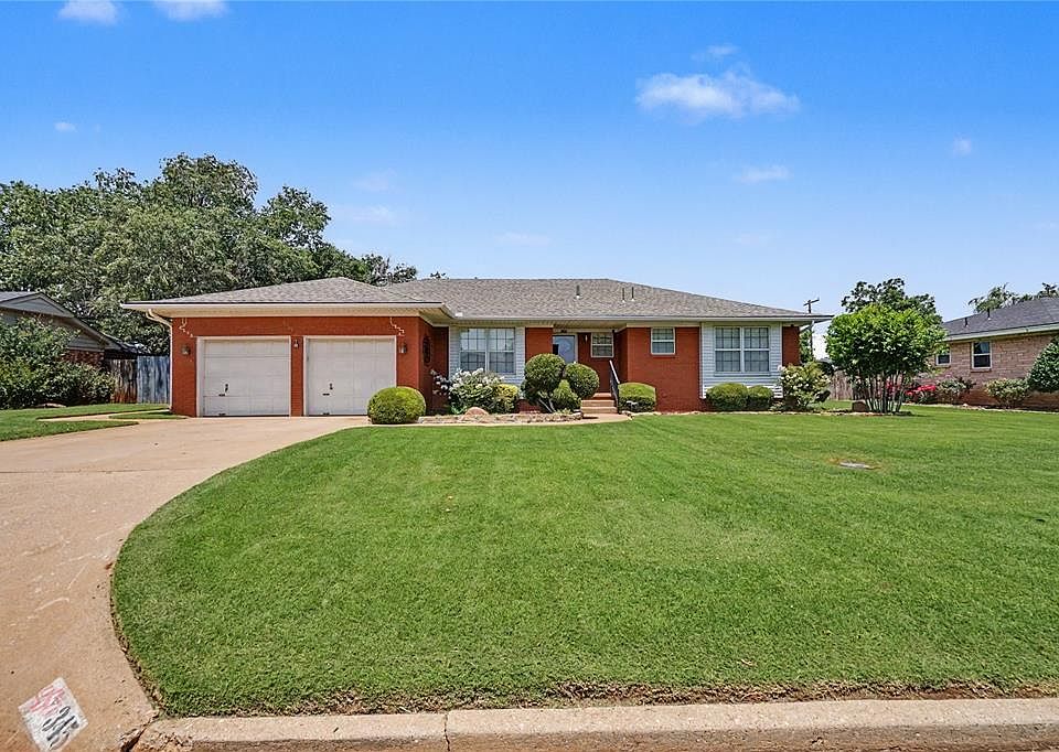 1st image of 345 Lakeside Dr