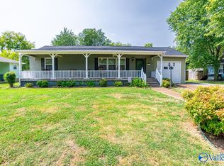 821 Giles Dr NE, Huntsville, AL 35801