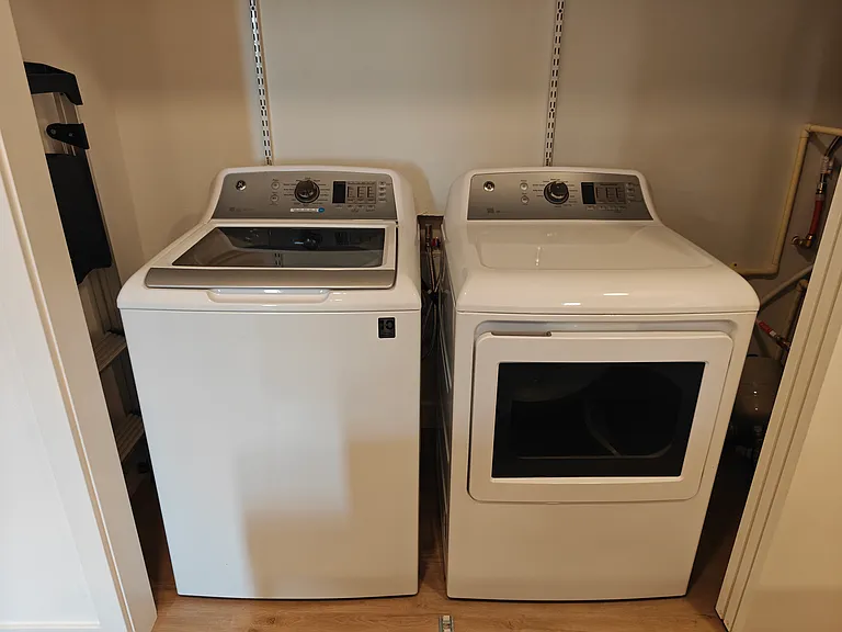 Brand new GE W&D.