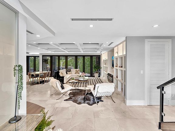 3rd image of 705 Ponce De Leon Drive